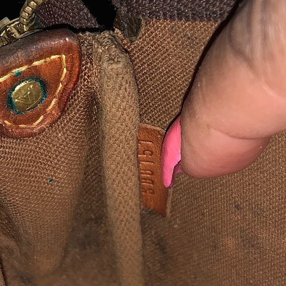 LV Clutch - Picture 2 of 5